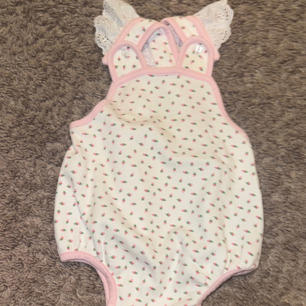 The Beaufort Bonnet Company Pink and White floral bubble 0-6m